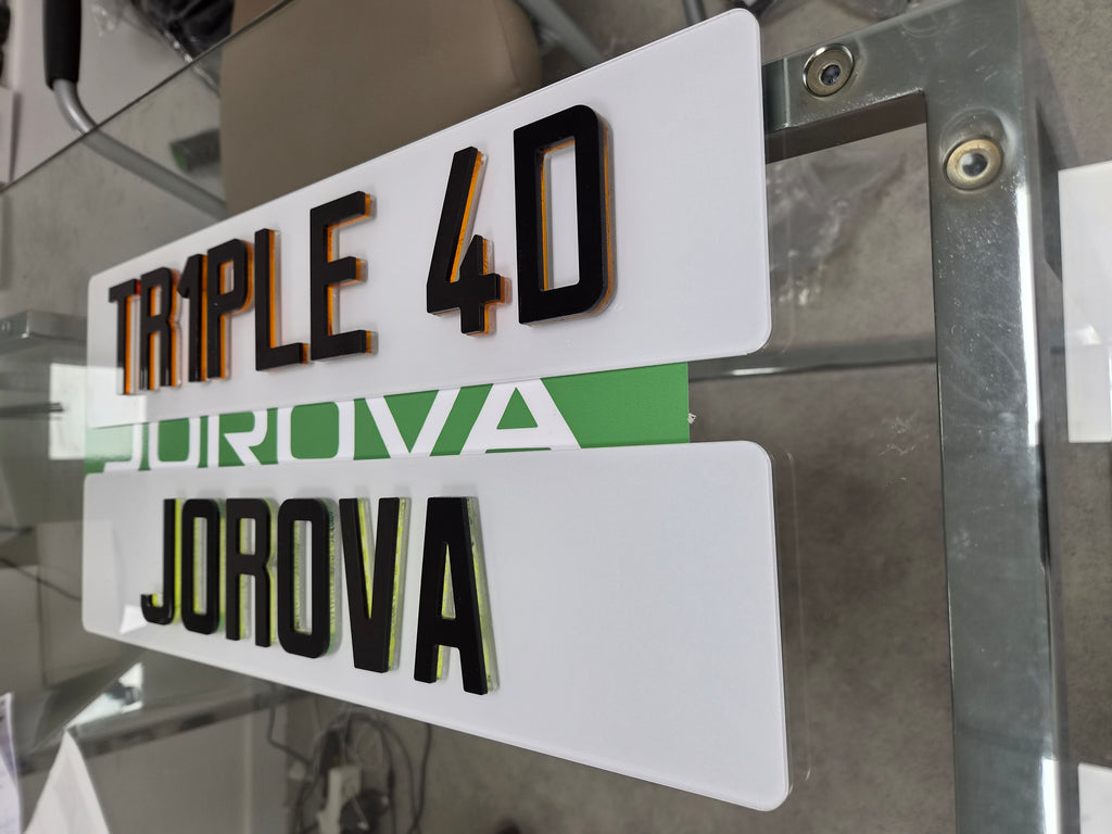 Plaques immatriculation plexi 4D personnalisé